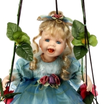 Кукла коллекционная "Маленькая Дея на качели"